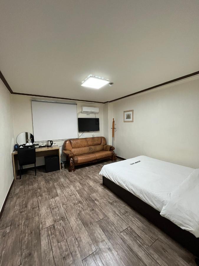 Ekonomy Hotel Mokpho Kültér fotó