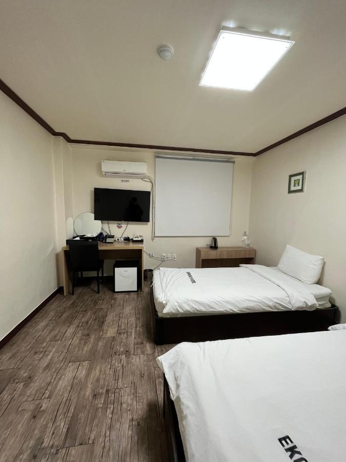 Ekonomy Hotel Mokpho Kültér fotó