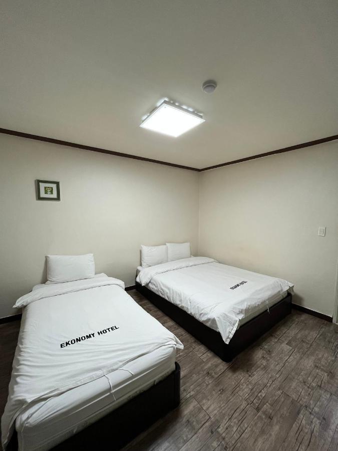 Ekonomy Hotel Mokpho Kültér fotó