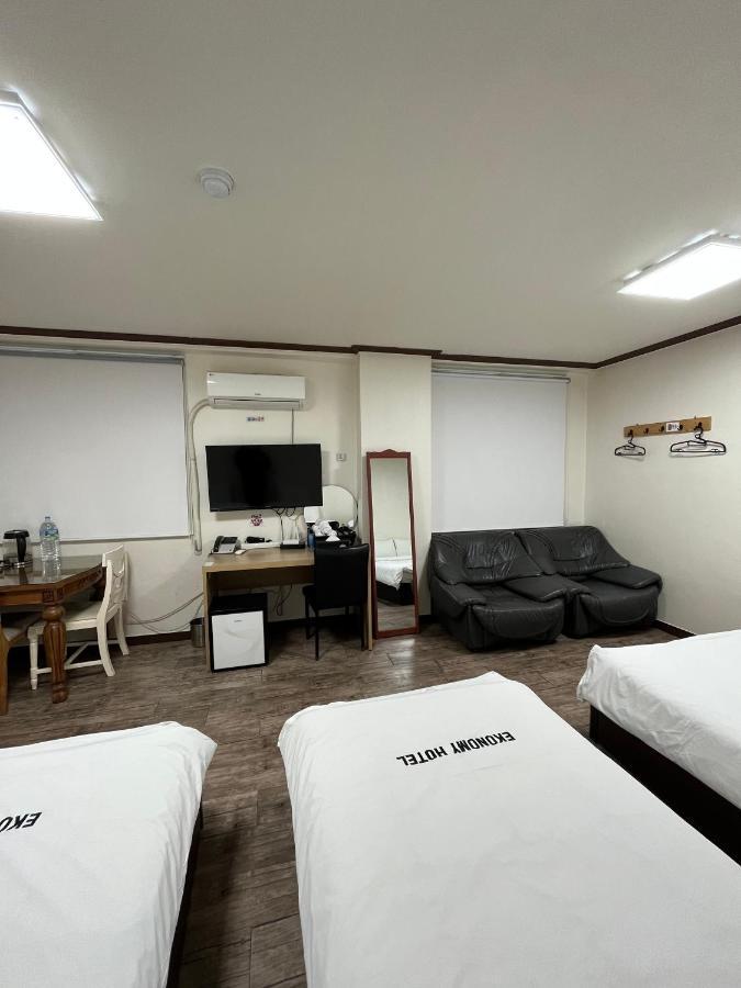 Ekonomy Hotel Mokpho Kültér fotó