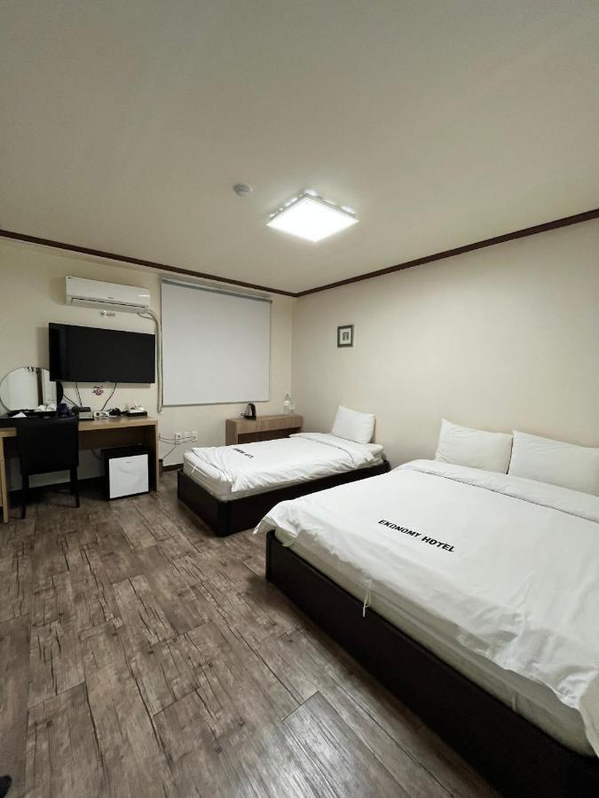 Ekonomy Hotel Mokpho Kültér fotó