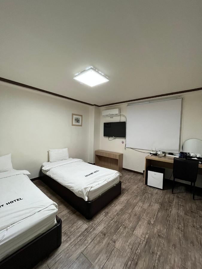 Ekonomy Hotel Mokpho Kültér fotó