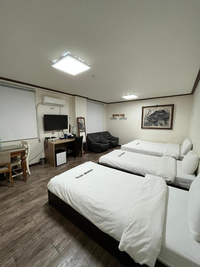 Ekonomy Hotel Mokpho Kültér fotó
