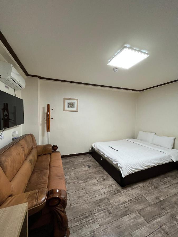 Ekonomy Hotel Mokpho Kültér fotó