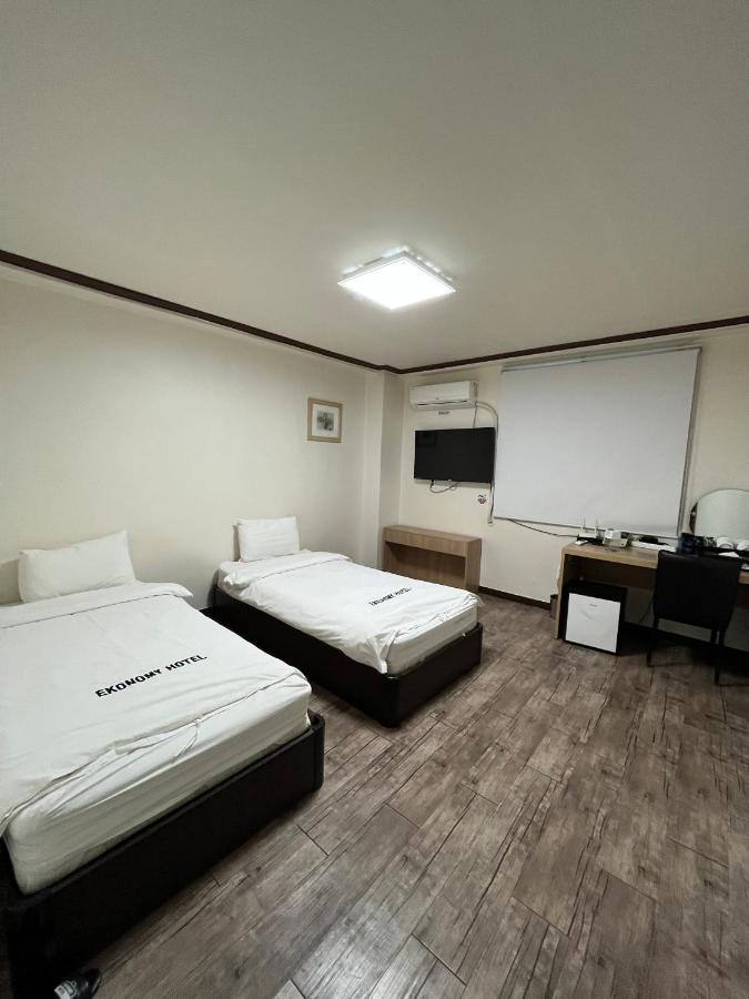 Ekonomy Hotel Mokpho Kültér fotó