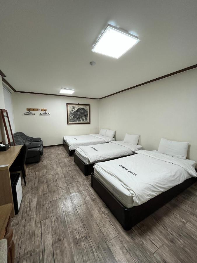 Ekonomy Hotel Mokpho Kültér fotó