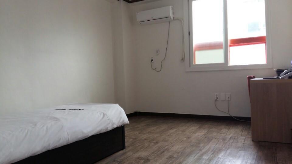 Ekonomy Hotel Mokpho Kültér fotó